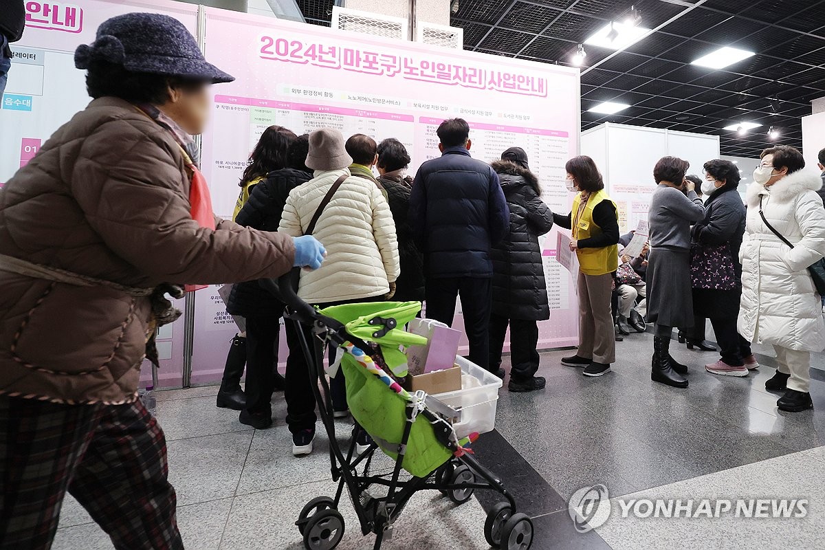 한국 70대 이상 로인 4명중 1명은 ‘취업자’
