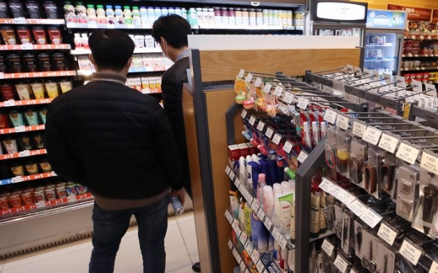 외국관광객, 타이 편의점서 ‘민페행각’